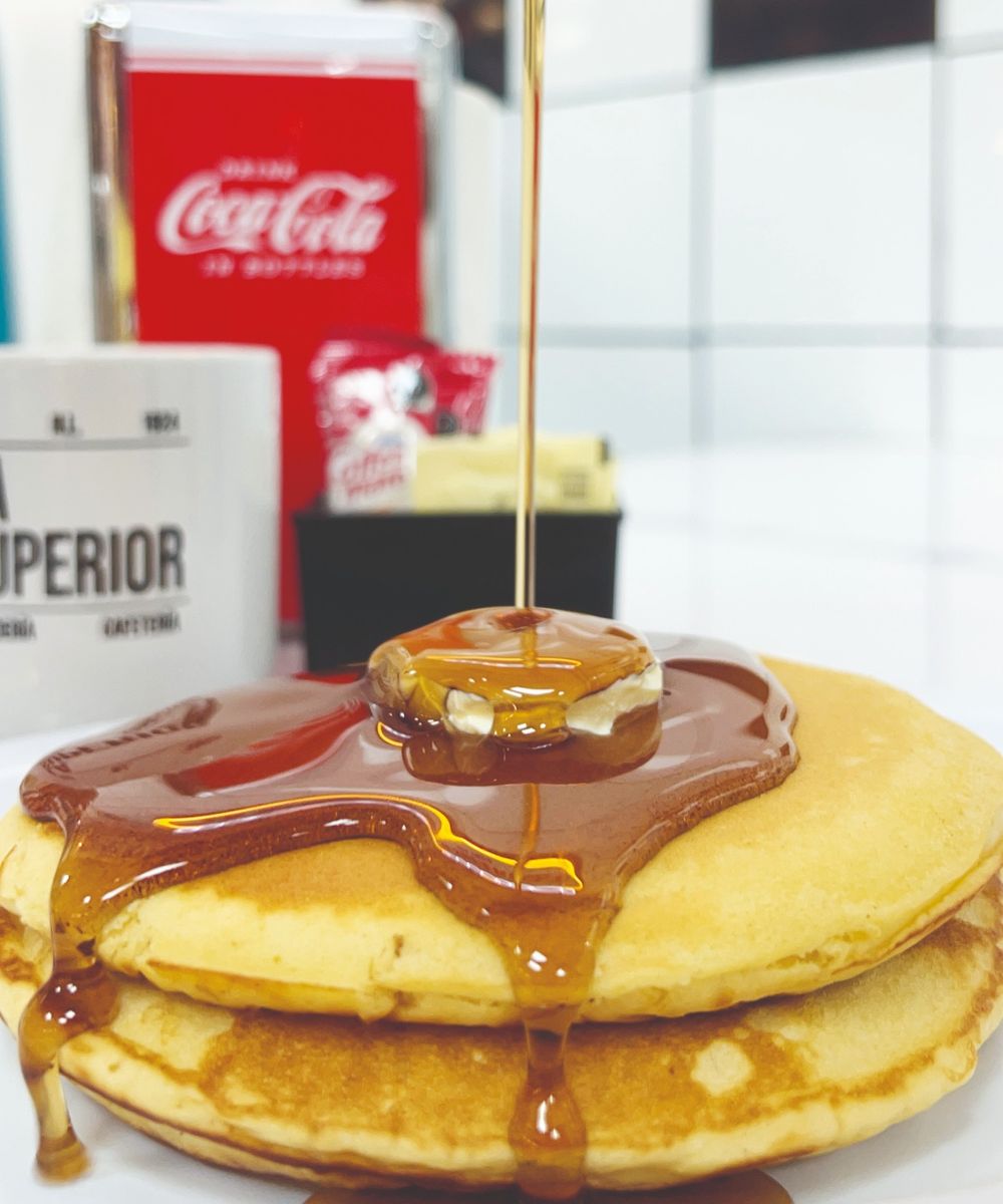 Hotcakes con miel y mantequilla en La Superior