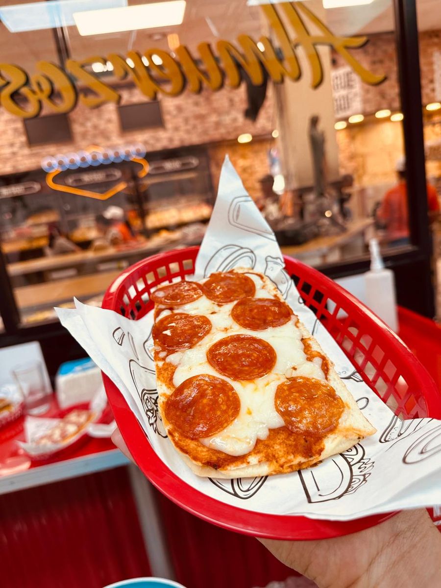 Rebanada de pizza de pepperoni en La Superior